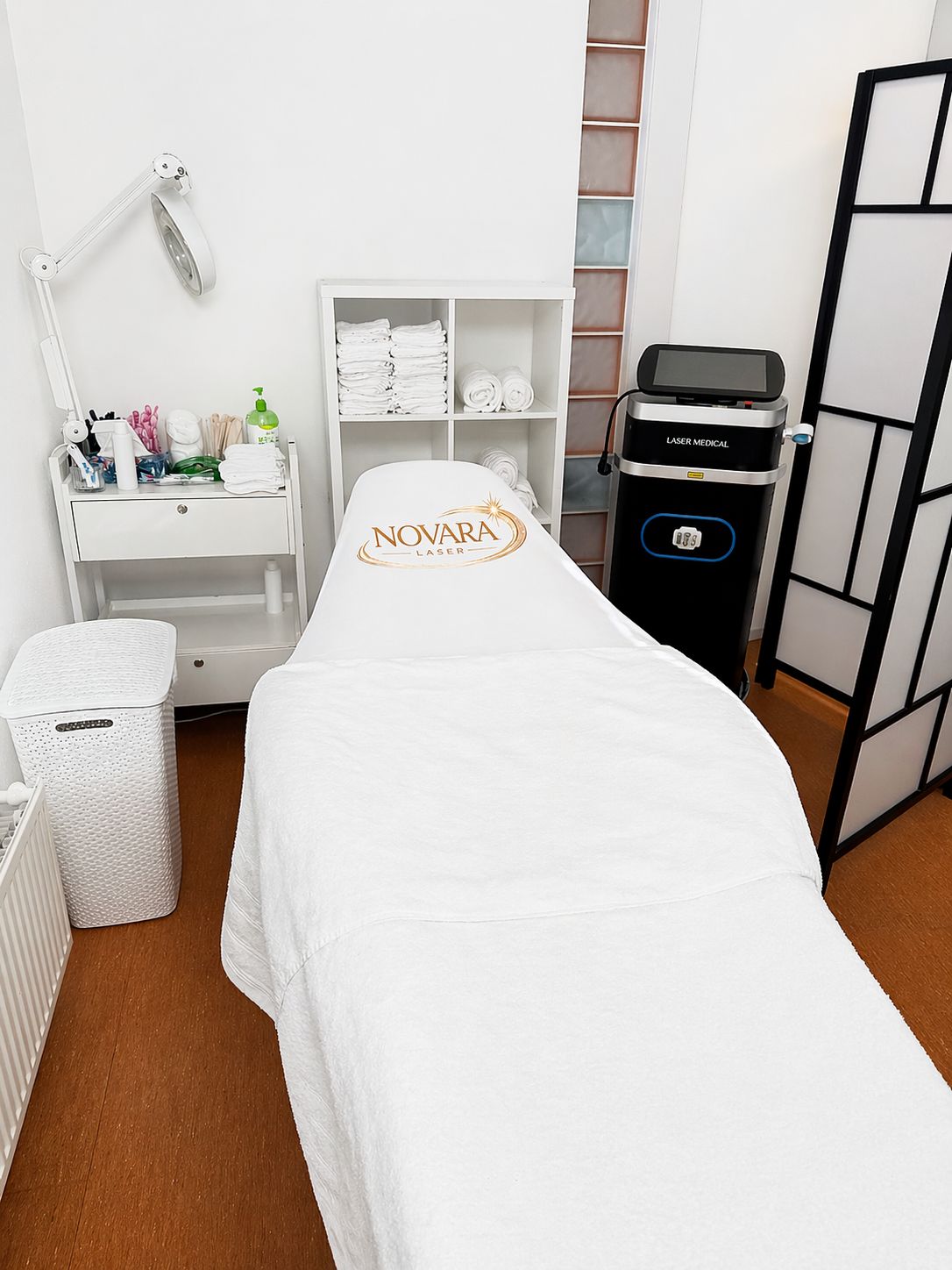 Behandelkamer Novara Laser Wageningen — privéruimte met Diode Ice Laser Platina